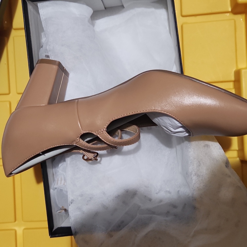 Shoes - Picture 4 of 4